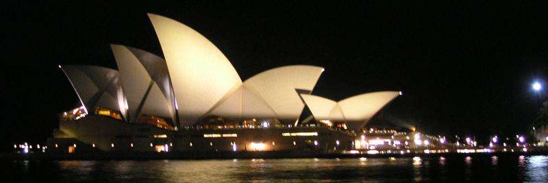 L'opera di Sydney di notte